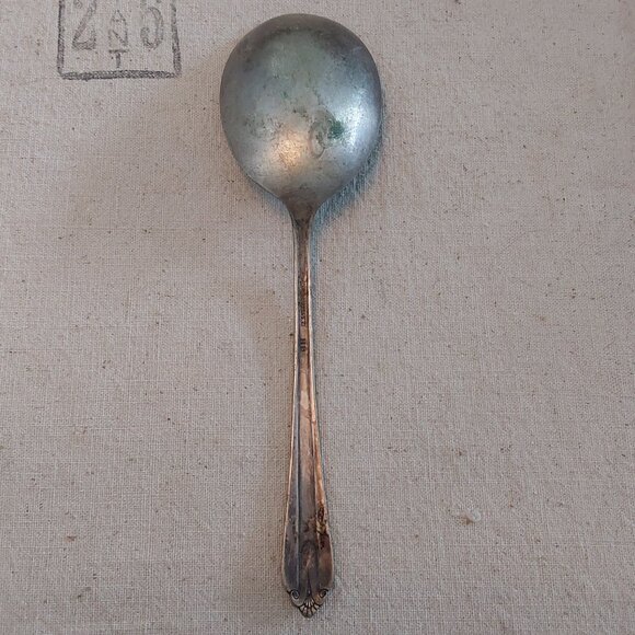 Vintage WM Rogers Silver serving spoon - Picture 2 of 3